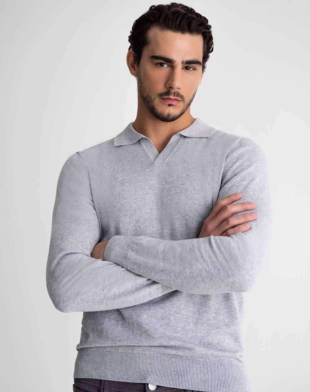 Buzo tipo polo regular fit tejido de punto gris hombre