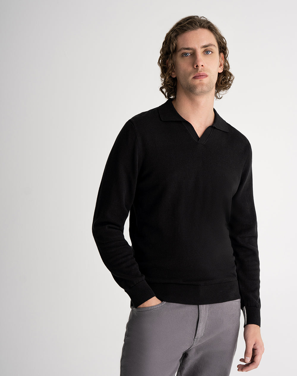 Buzo regular tejido de punto negro hombre