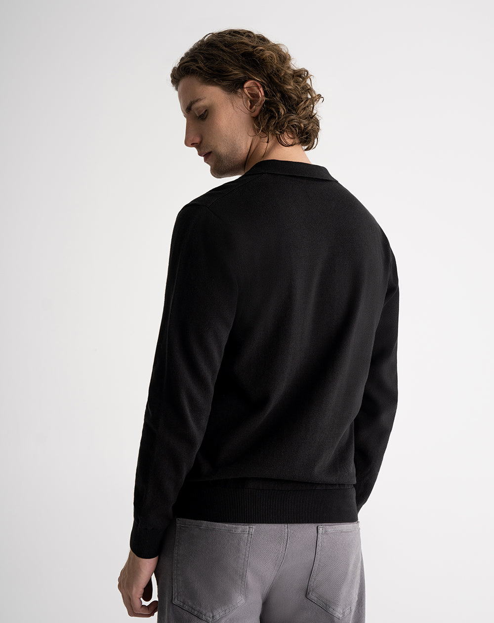 Buzo regular tejido de punto negro hombre