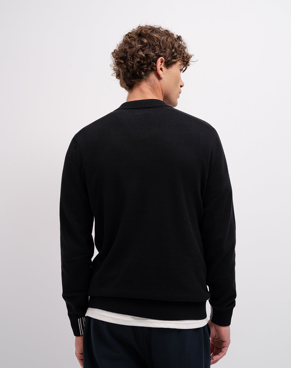 Buzo regular tejido de punto negro hombre