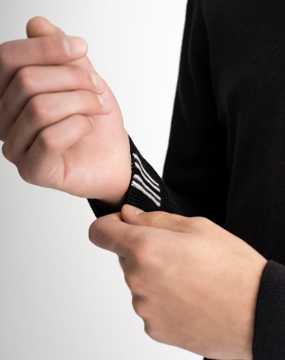 Buzo regular tejido de punto negro hombre