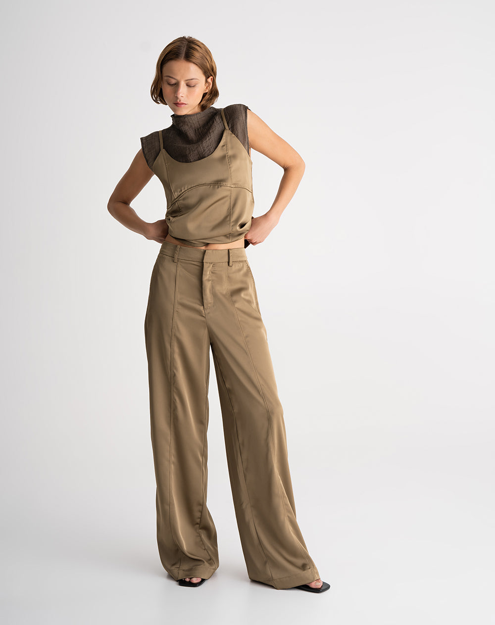 Pantalón wide leg tiro alto satín café mujer
