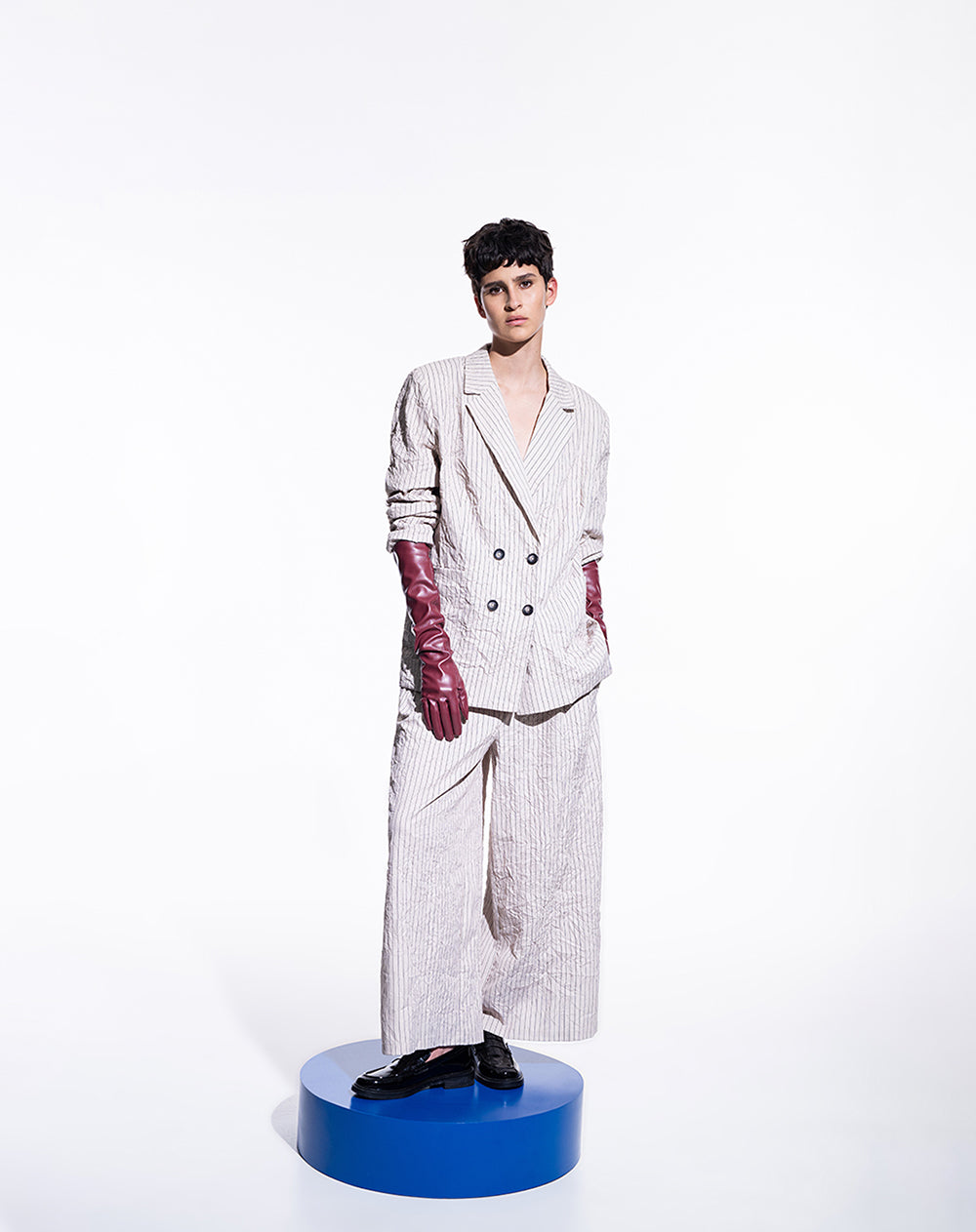 Pantalón palazzo tiro alto efecto arrugado habano rayas mujer