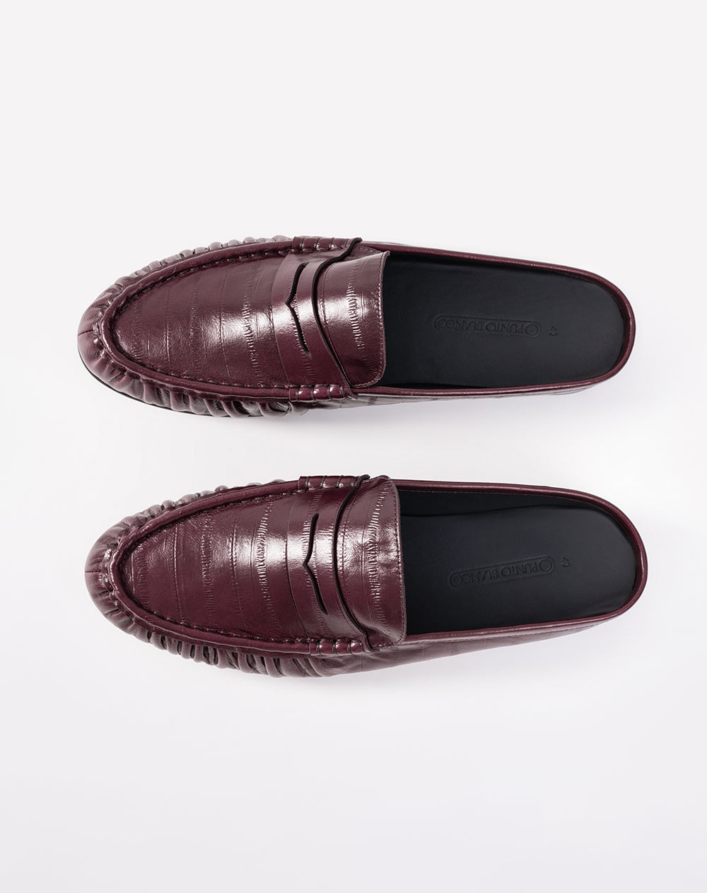 Mocasín tipo zueco cuero vinotinto mujer