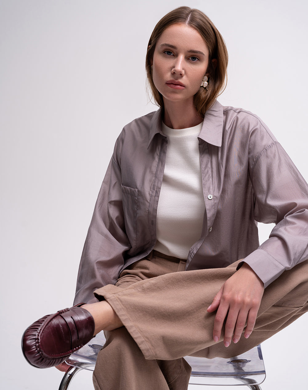 Mocasín tipo zueco cuero vinotinto mujer