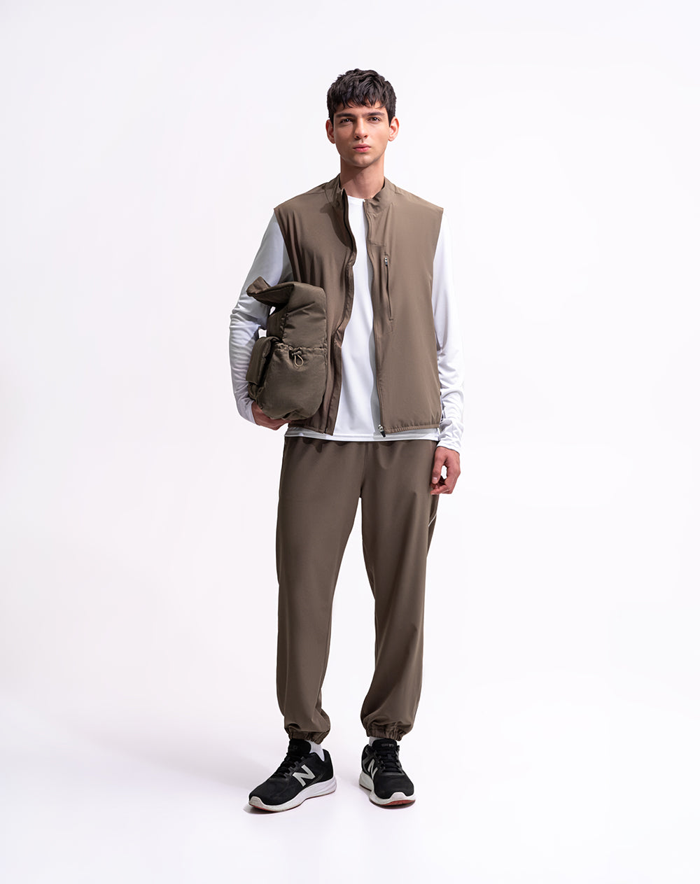 Chaleco regular fit sin capucha cafe