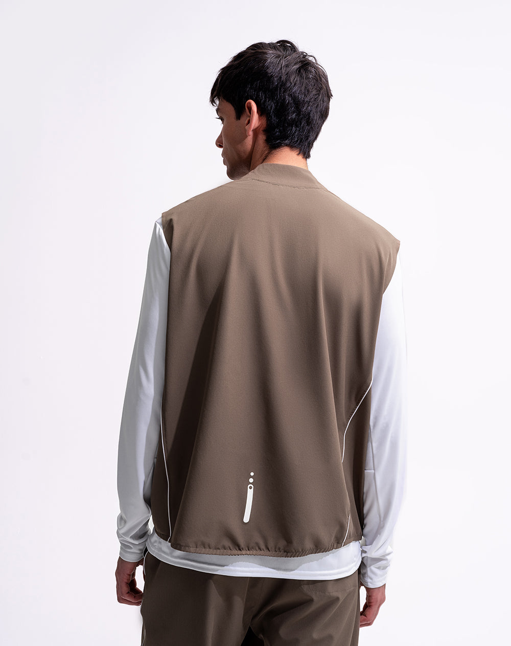 Chaleco regular secado rápido café hombre