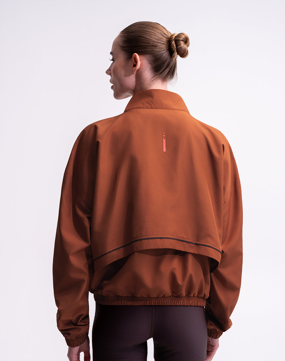 Chaqueta rompevientos terracota mujer