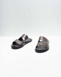 Sandalias planas de cuero café hombre