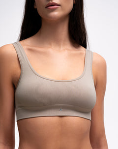 Top soporte medio seamless café