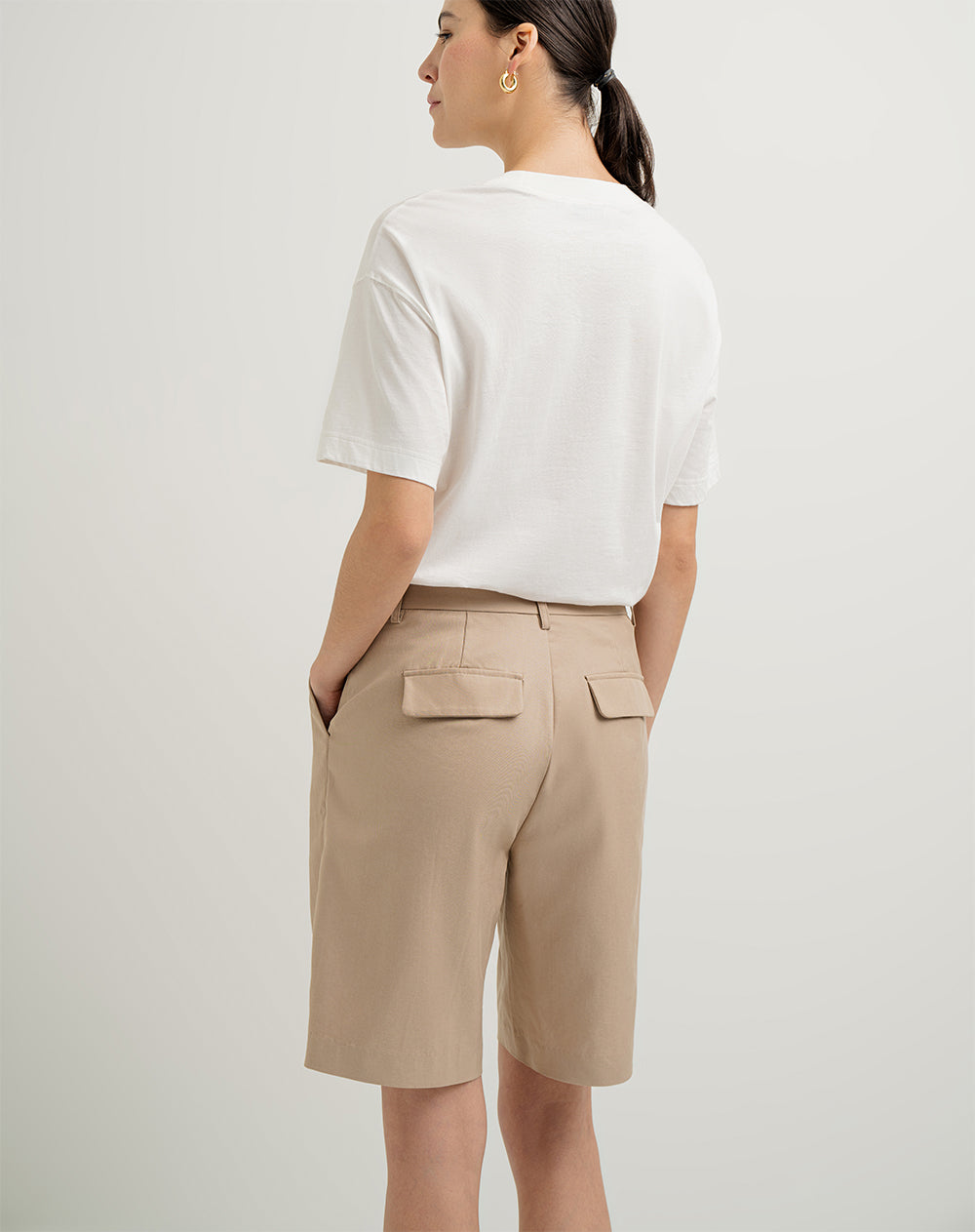 Short de vestir tiro alto pliegues delanteros camel mujer