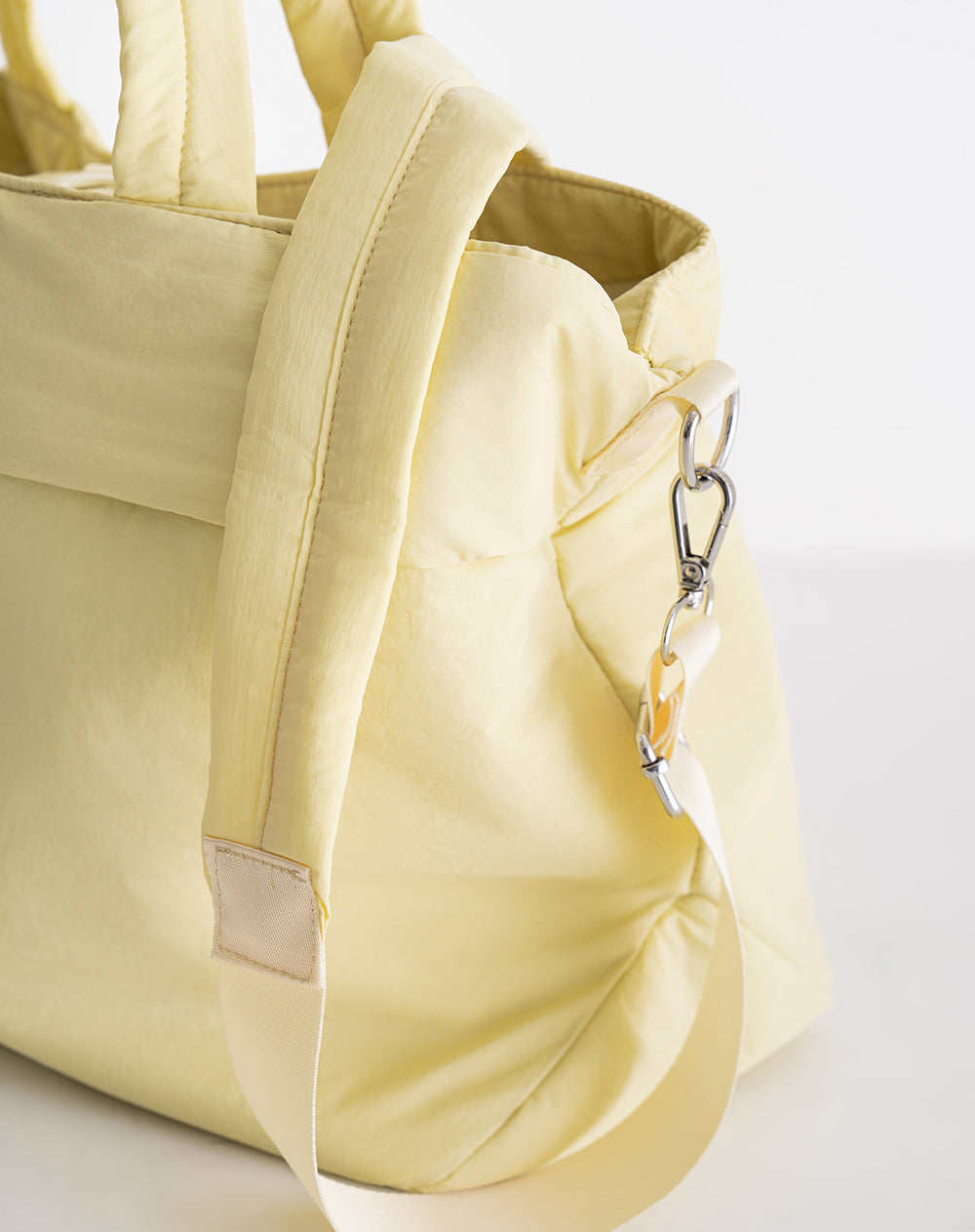 Bolso tote acolchado amarillo
