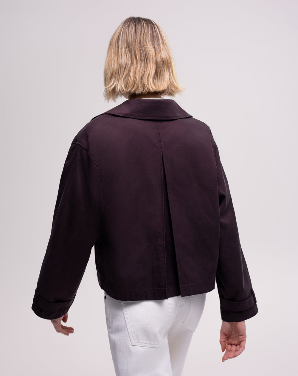 Chaqueta trench corta vino tinto mujer