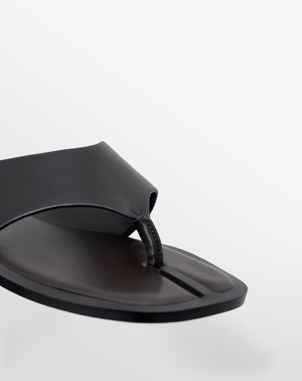 Sandalias planas café mujer
