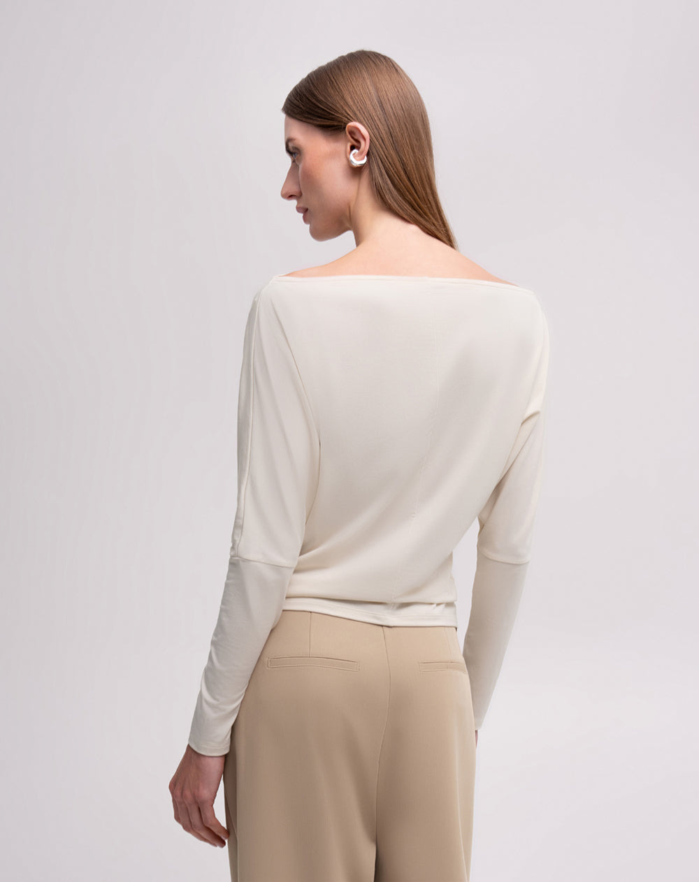 Camiseta cuello bandeja avena mujer