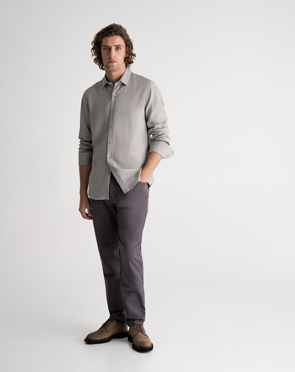 Camisa manga larga regular lino gris hombre
