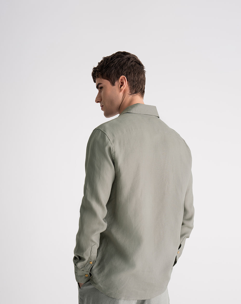 Camisa manga larga regular lino verde hombre