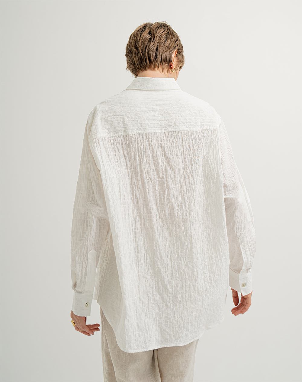 Camisa manga larga oversize efecto arrugado crudo mujer
