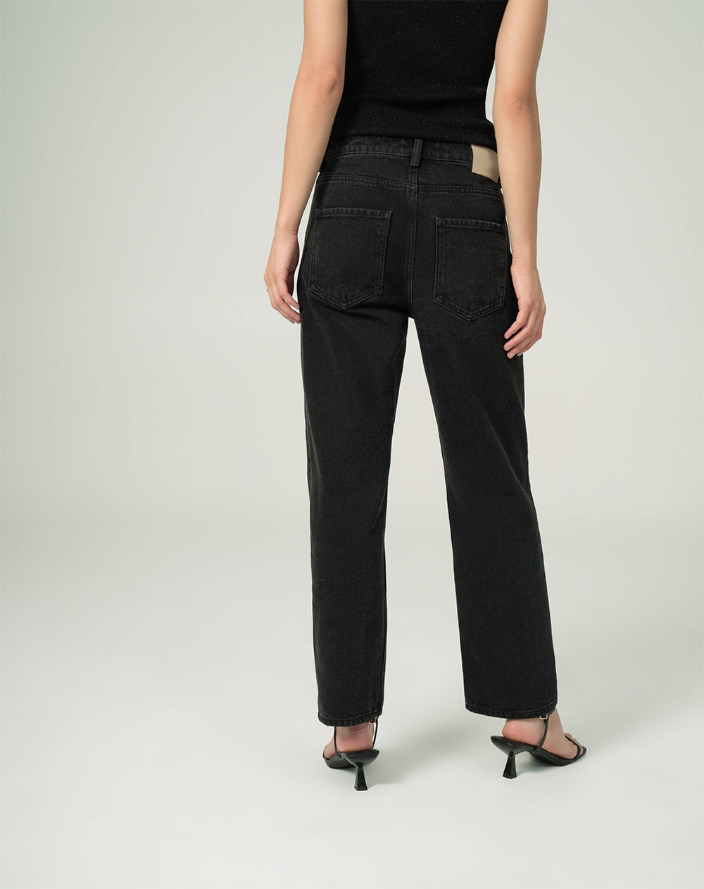 Jean recto tiro alto negro mujer