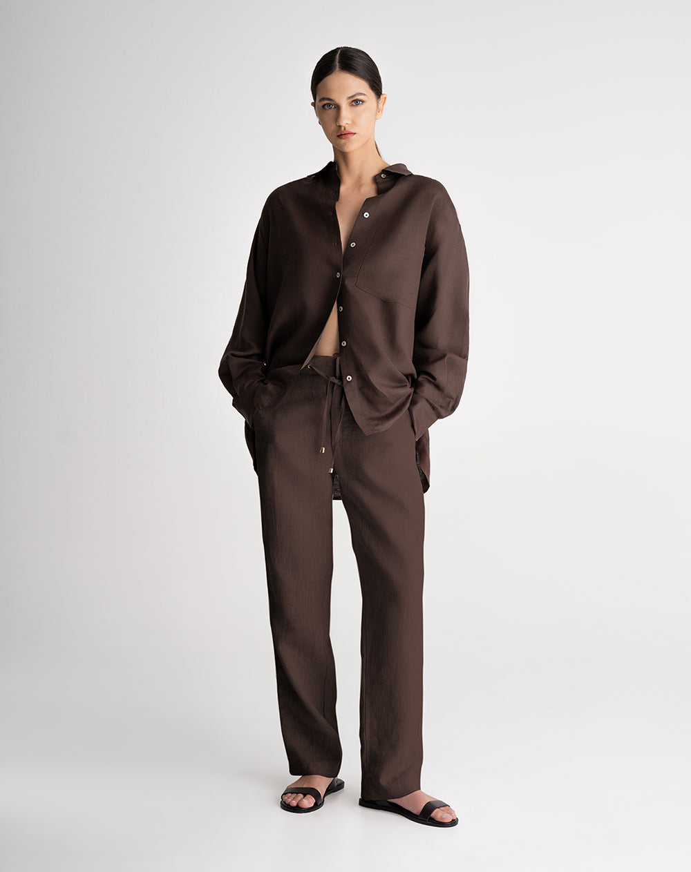 Pantalón recto tiro lino café mujer