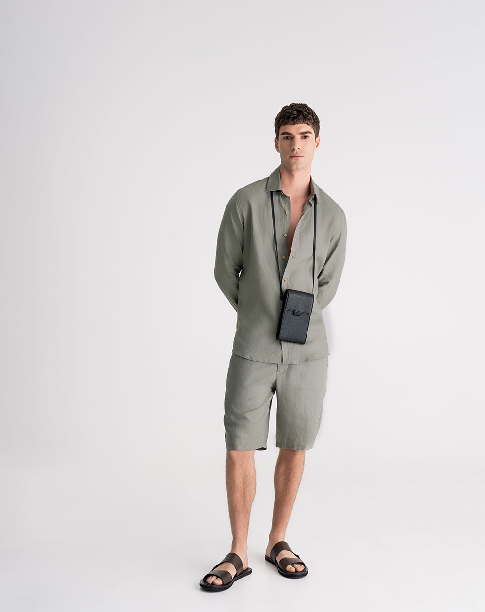 Bermuda regular fit en lino verde