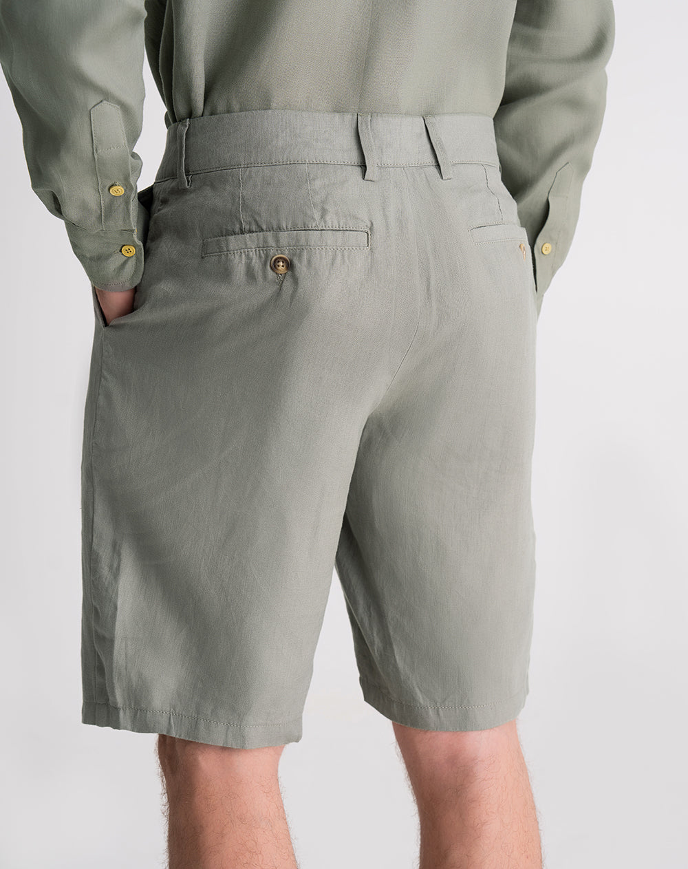 Bermuda regular fit en lino verde