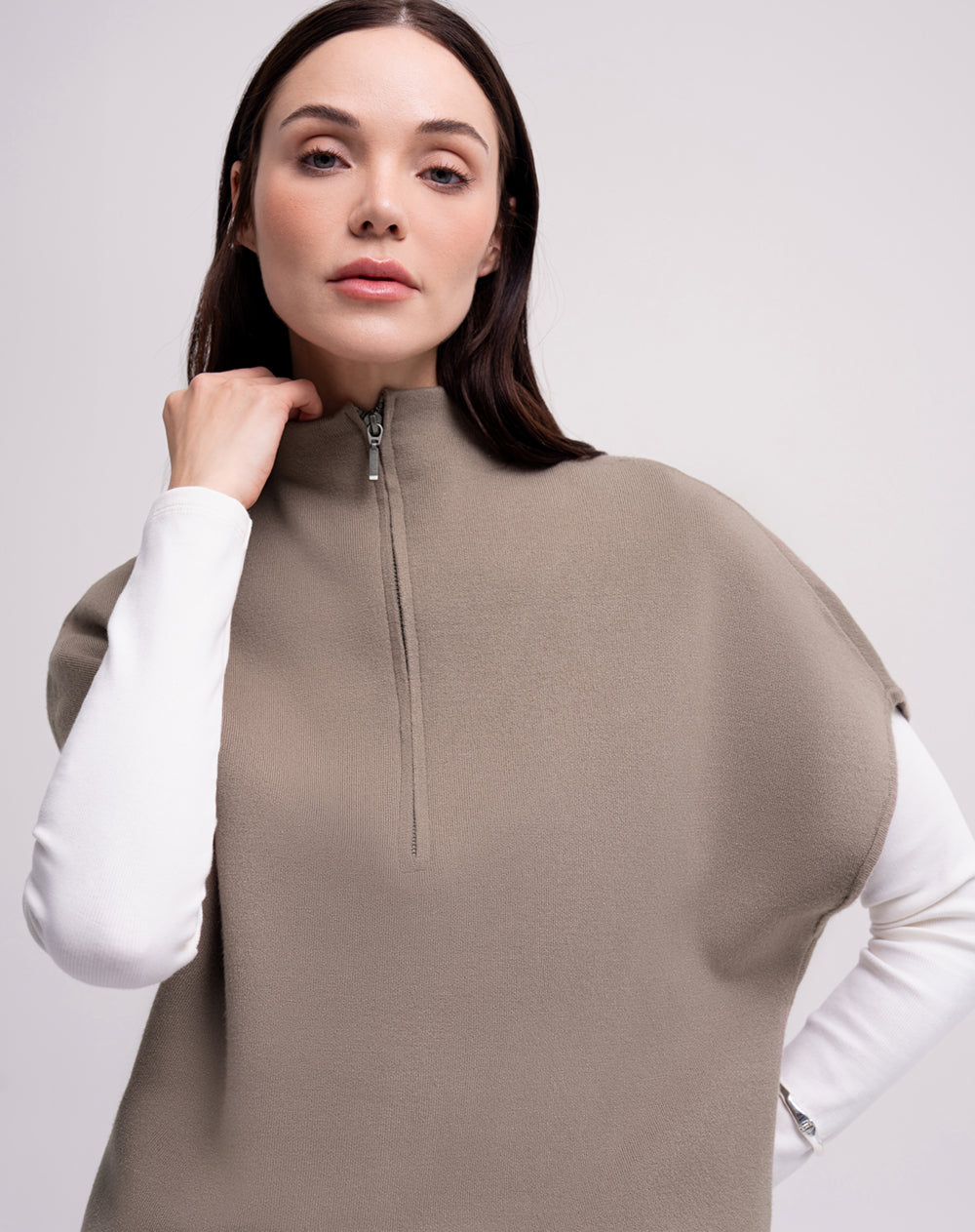 Chaleco oversize cuello alto café mujer