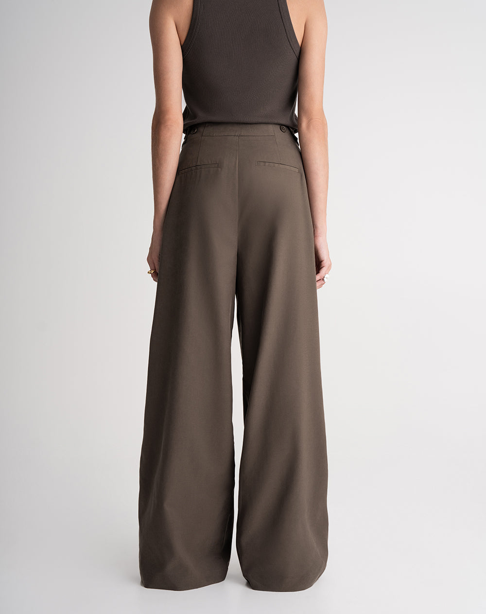 Pantalón wide leg tiro alto café mujer