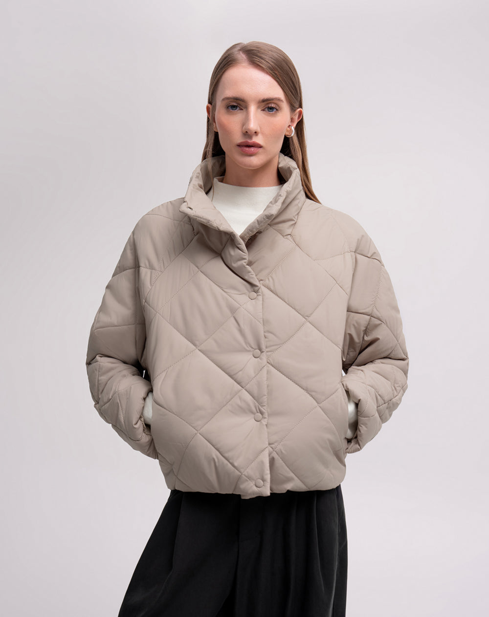 Chaqueta acolchada cuello alto avena mujer
