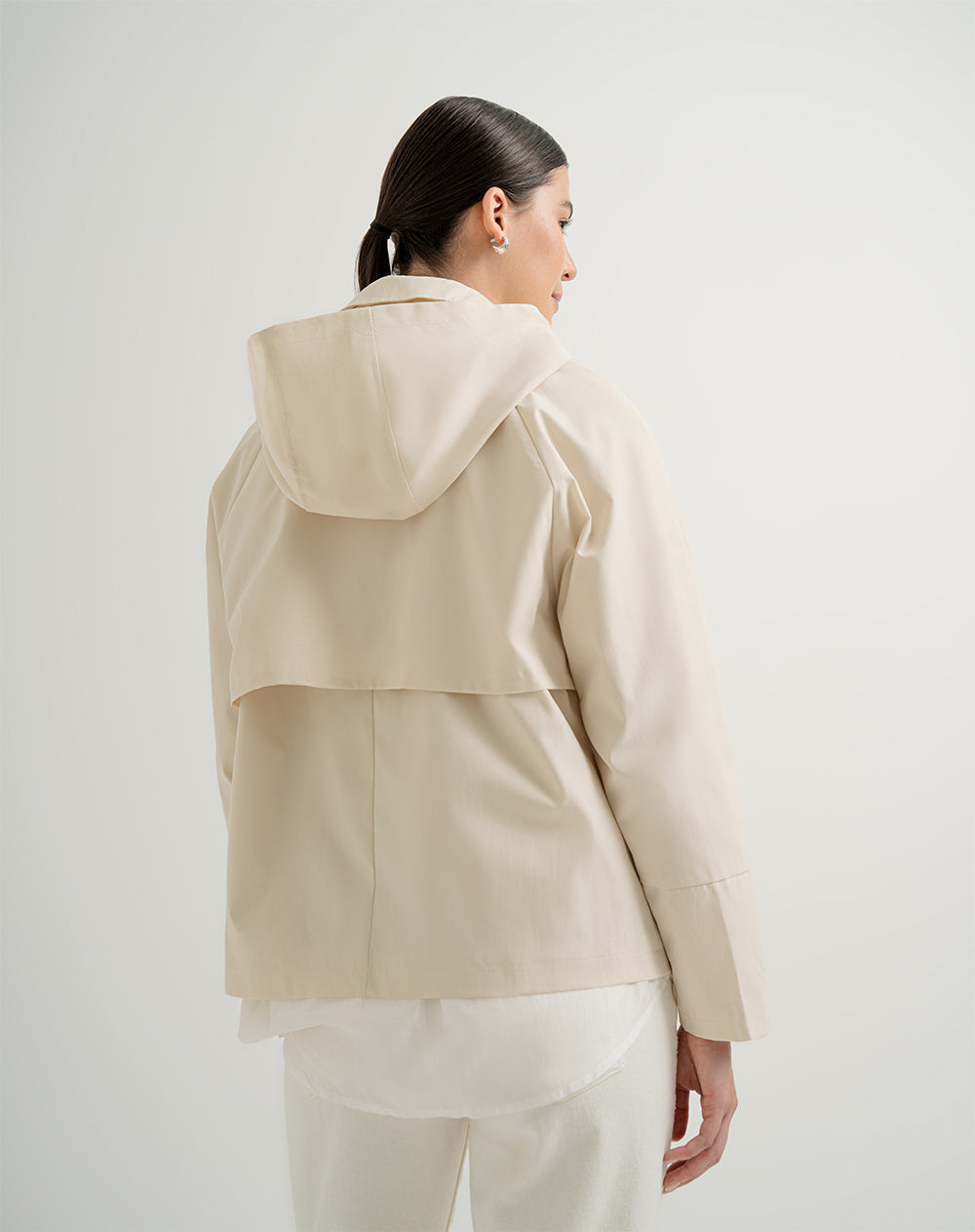 Chaqueta parka regular capucha removible crema mujer