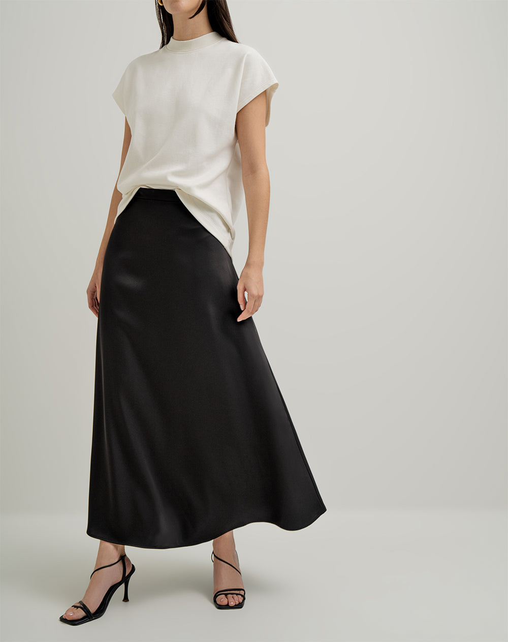 Falda Larga Tiro Alto Negra Elegancia en Línea A