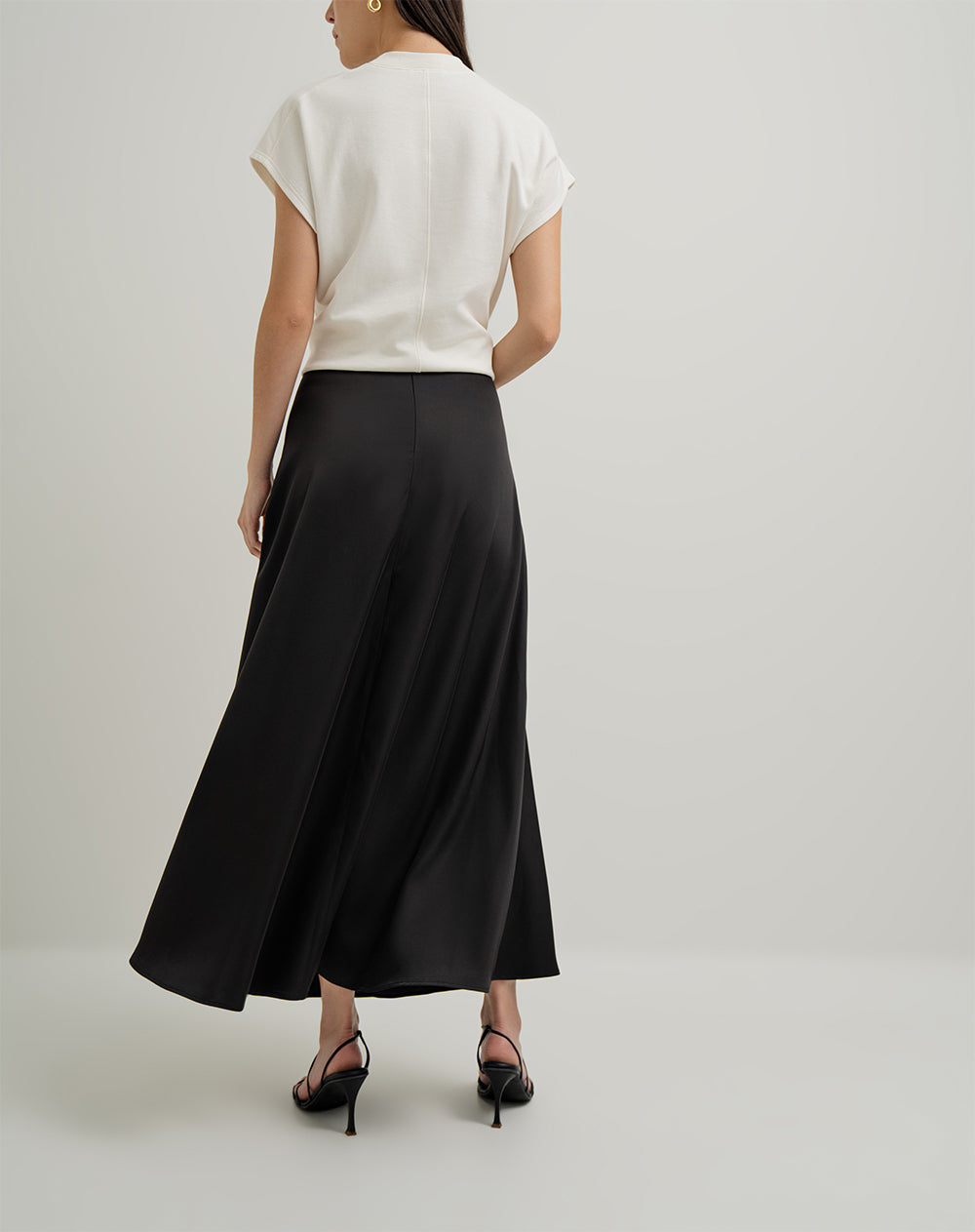 Falda midi tiro alto satín negra mujer