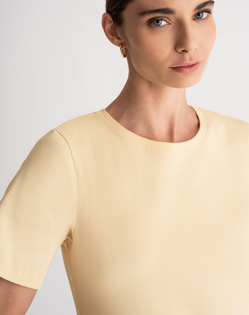 Camiseta slim rib algodón amarilla mujer
