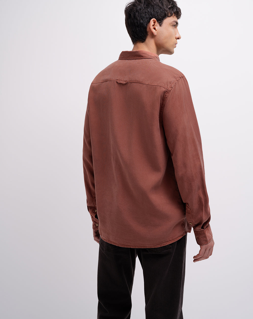 Camisa manga larga regular algodón café hombre