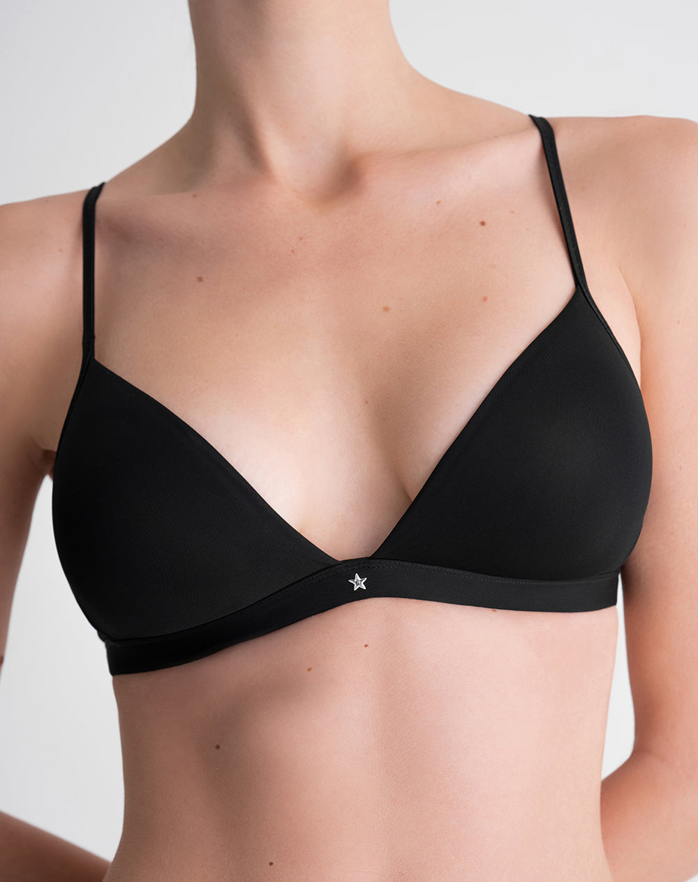 Brasier soporte medio microfibra sin arco negro