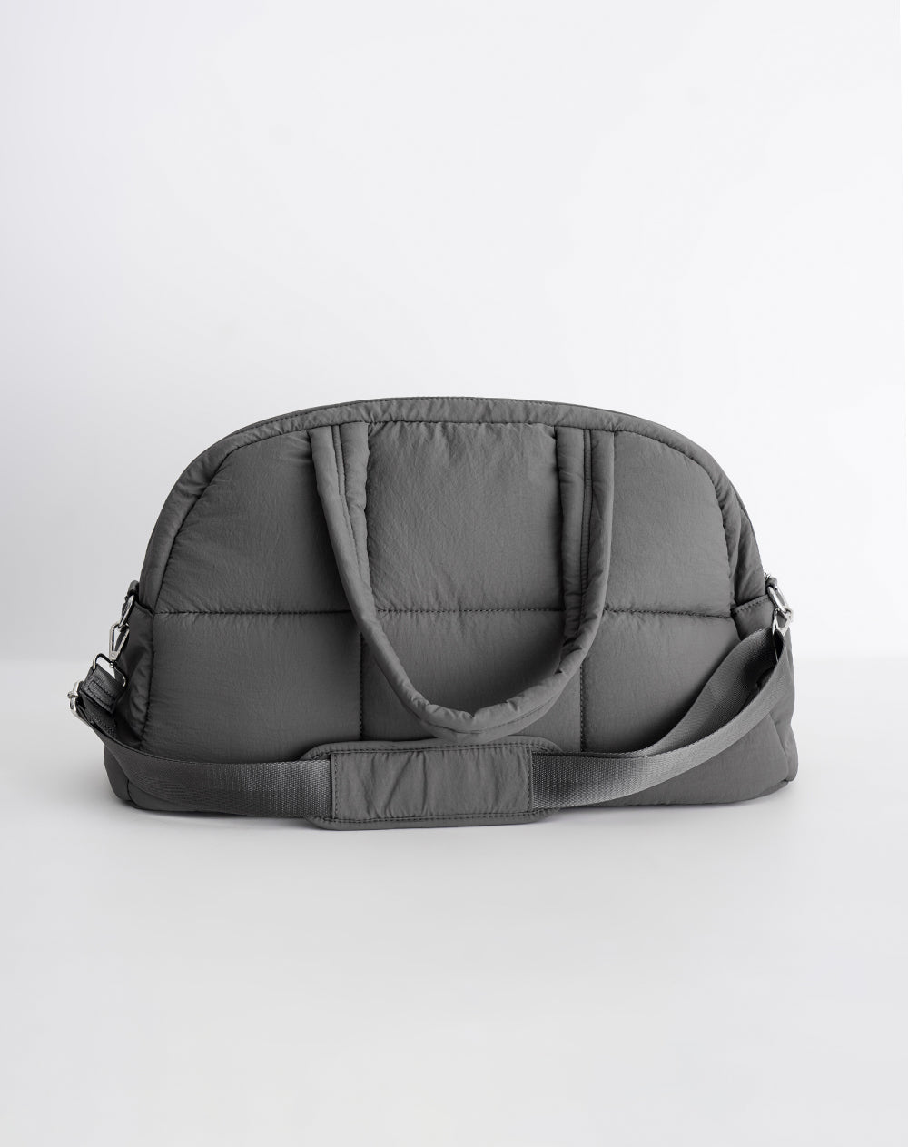 Bolso acolchado duffle gris