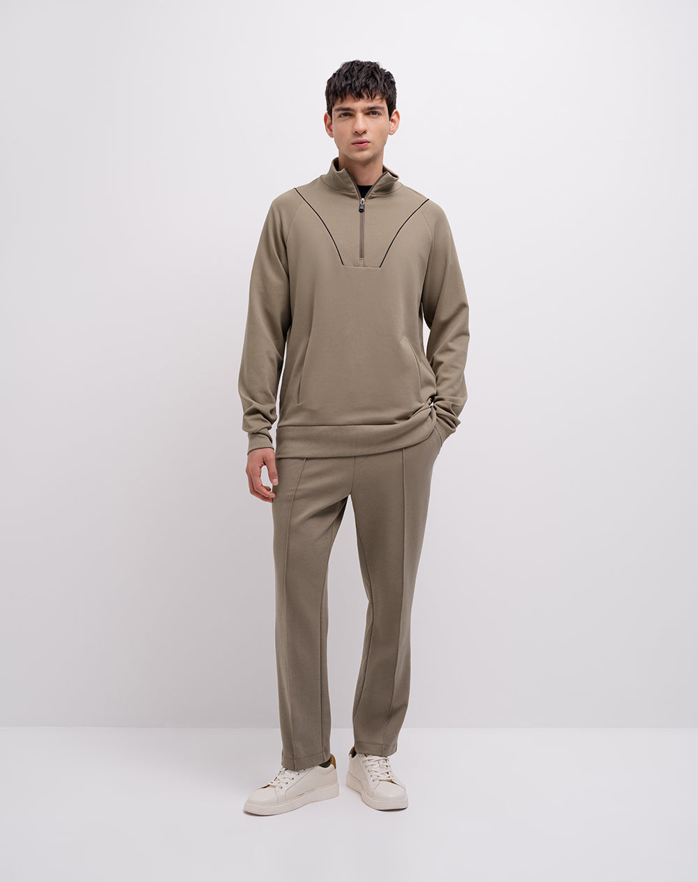 Buzo confort half zip bolsillo canguro café hombre