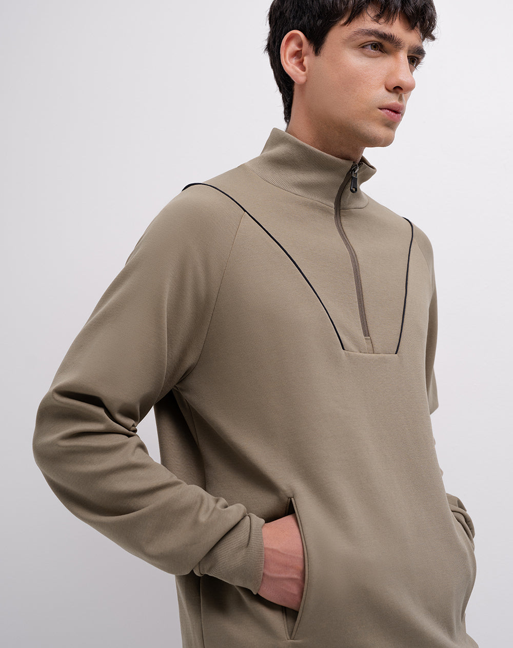 Buzo confort regular café hombre