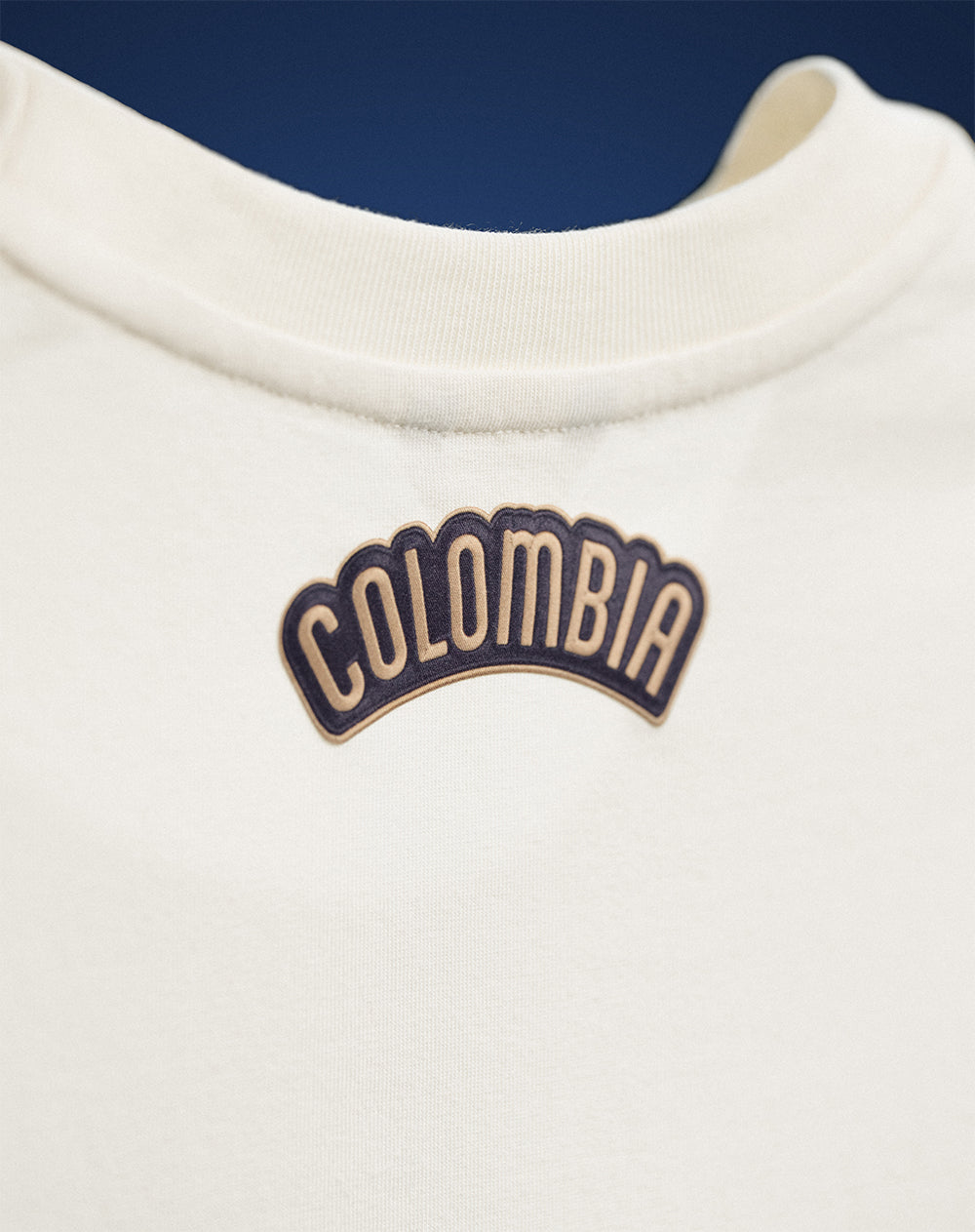 Camiseta regular fit manga corta crema