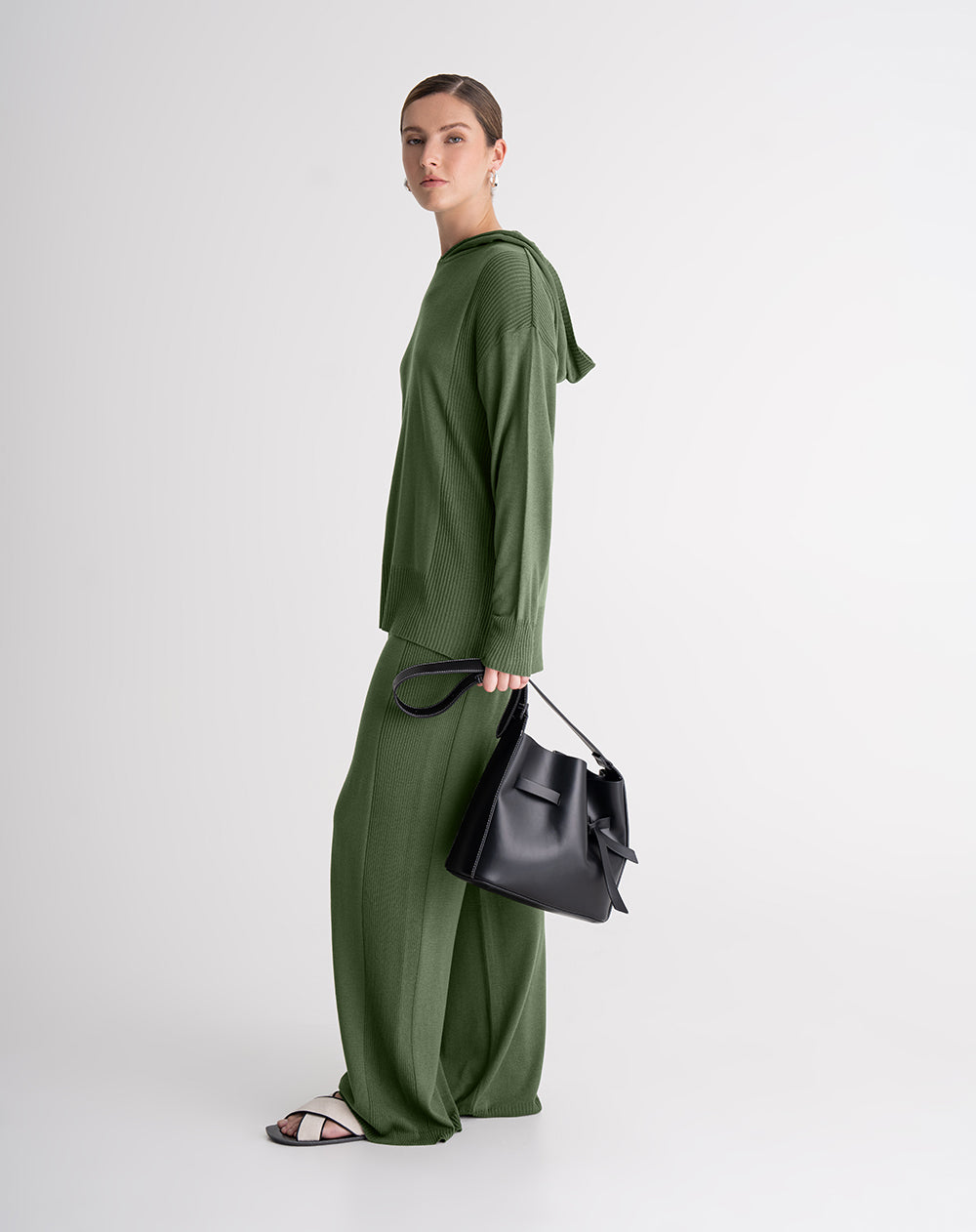 Pantalón relaxed fit tiro medio verde