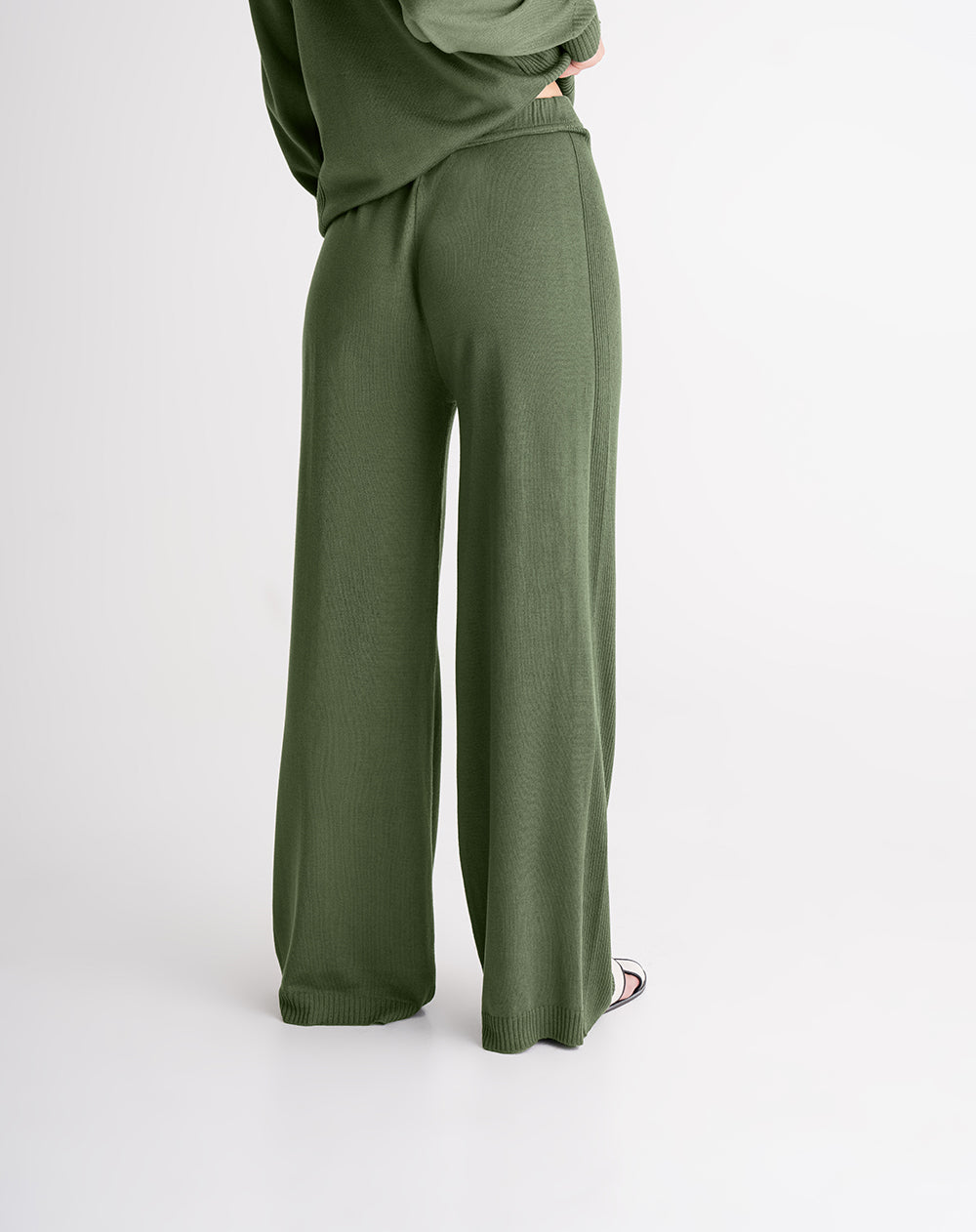 Pantalón relaxed fit tiro medio verde