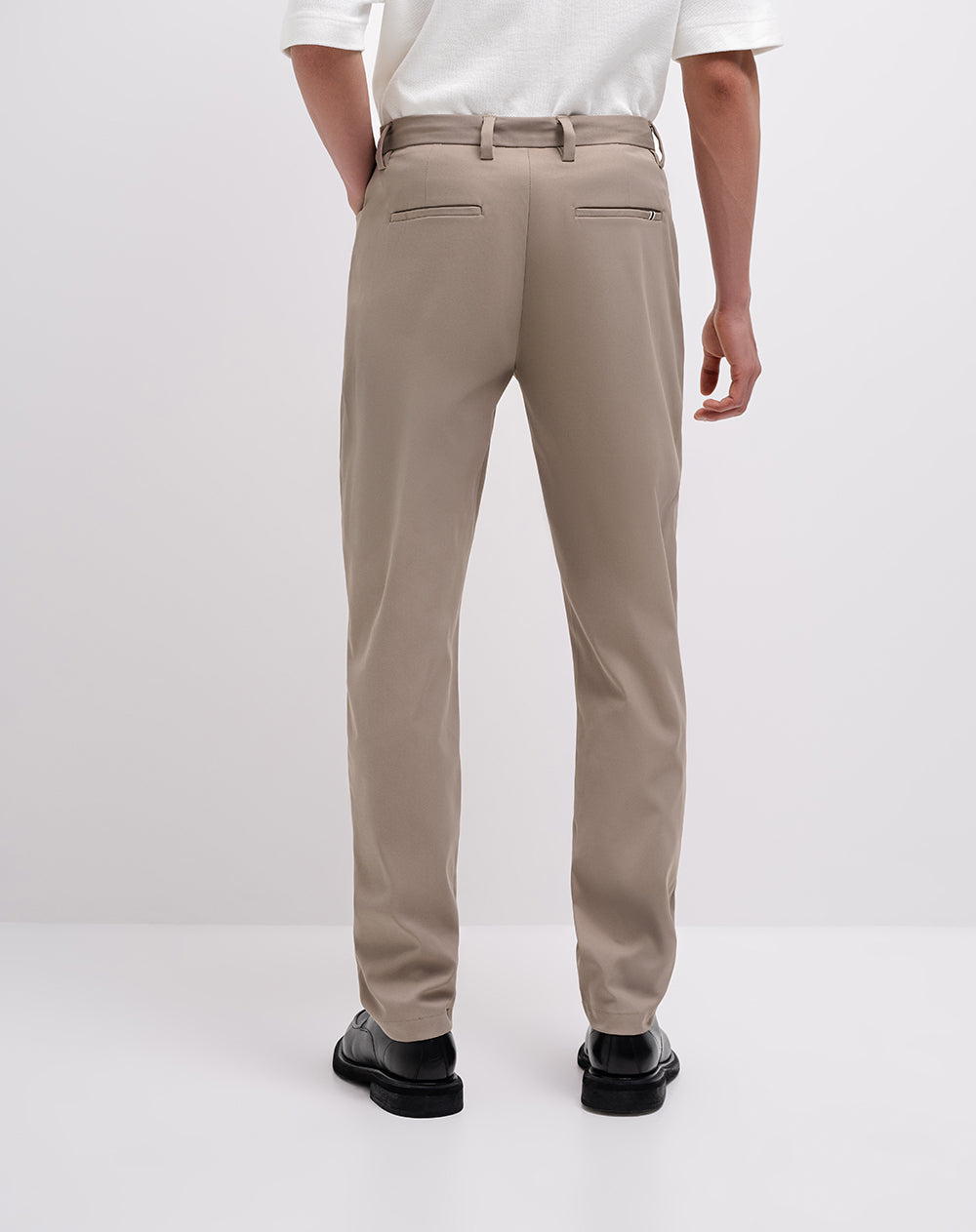 Pantalón chino regular café hombre