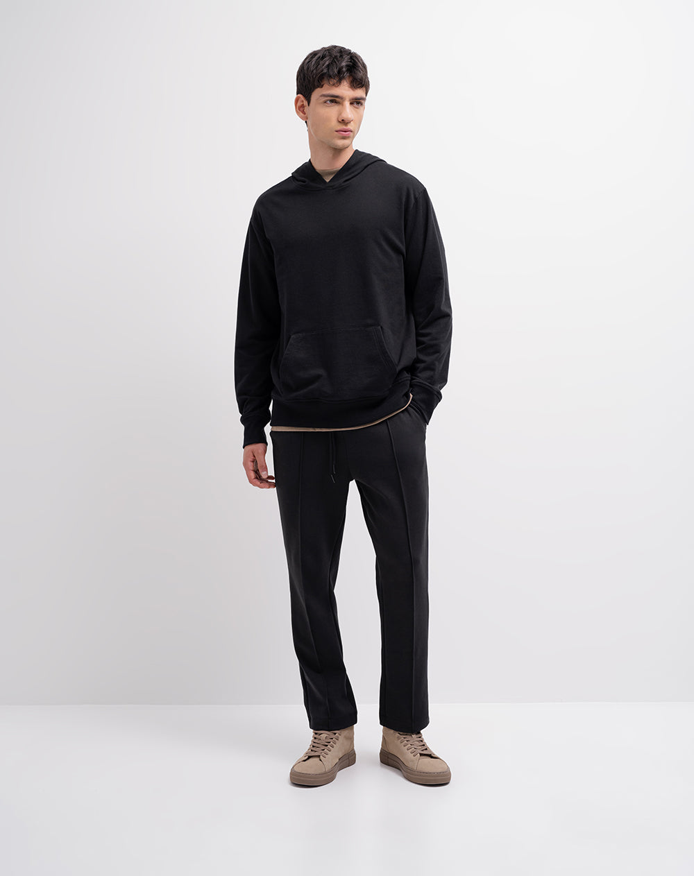 Pantalón regular confort negro hombre