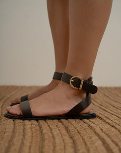 Sandalias planas café mujer