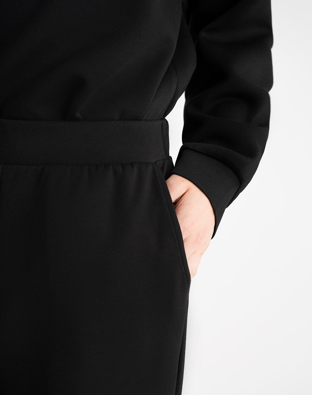 Pantalón recto tiro medio tacto suave negro mujer