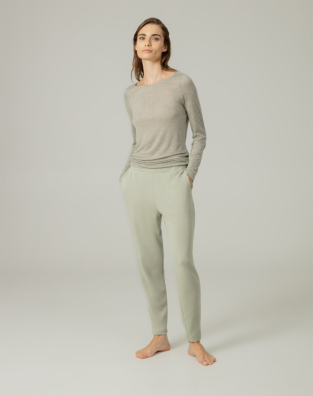 Jogger tiro alto verde claro mujer