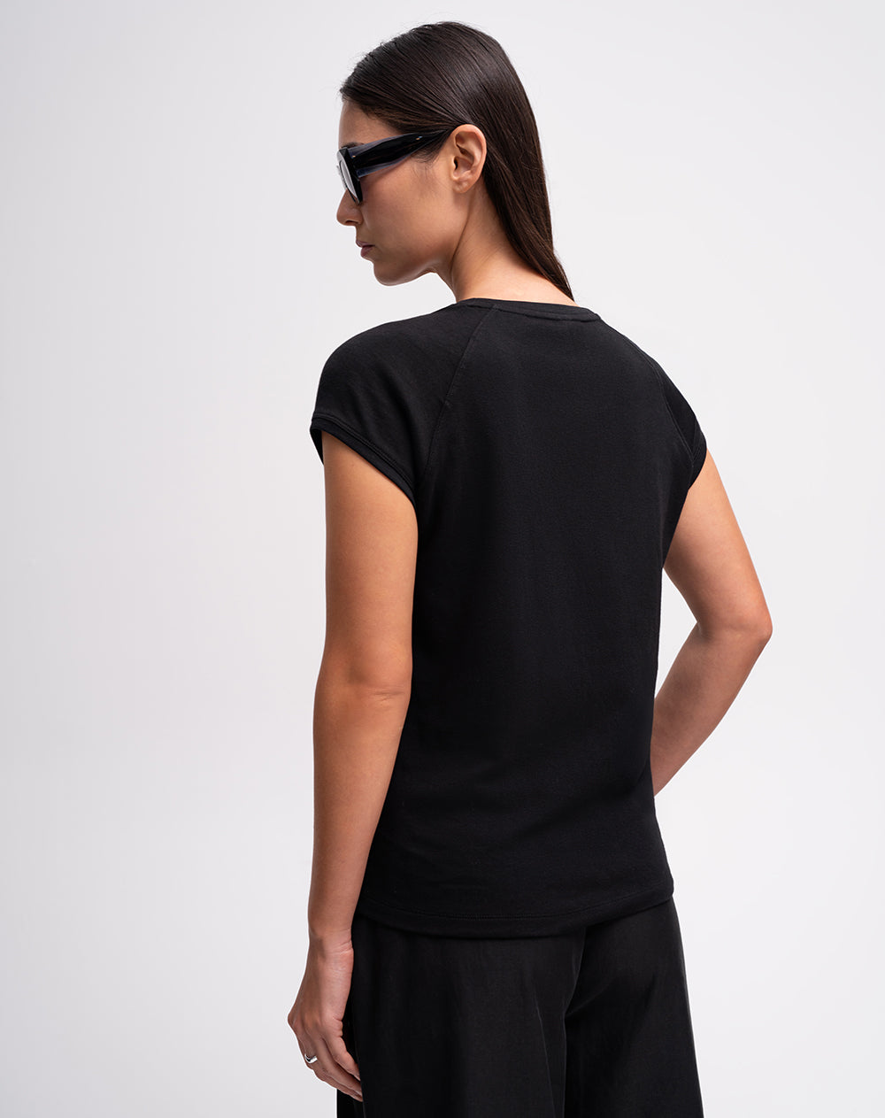 Camiseta slim fit manga corta negra