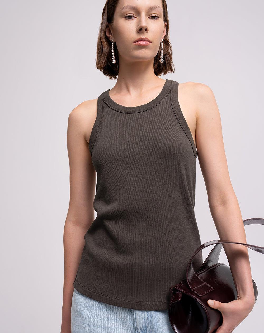 Camiseta esqueleto regular rib algodón café mujer