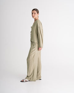 Pantalón tiro alto efecto arrugado caqui mujer