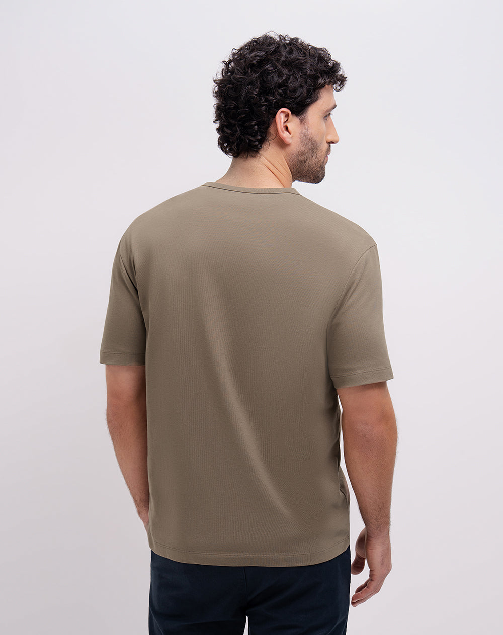 Camiseta regular manga corta café hombre